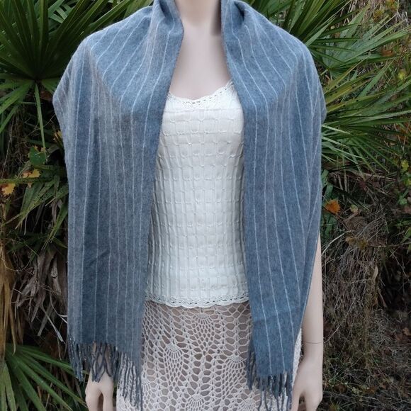 NWT NEIMAN MARCUS 100% Cashmere Gray & White Striped Scarf Wrap with Fringe - Picture 9 of 10